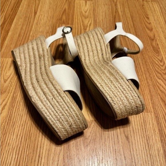 Woman’s New wedge sandals - Picture 4 of 4